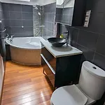 Apartman Moderne Proche Avec Terrasse Et Climatisation